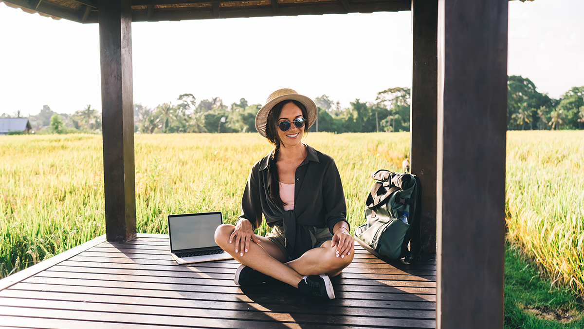 How to Maintain Work–Life Balance While Traveling - Eduwik